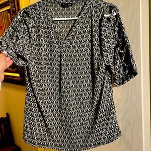 Green geometric design stretchy open sleeve top